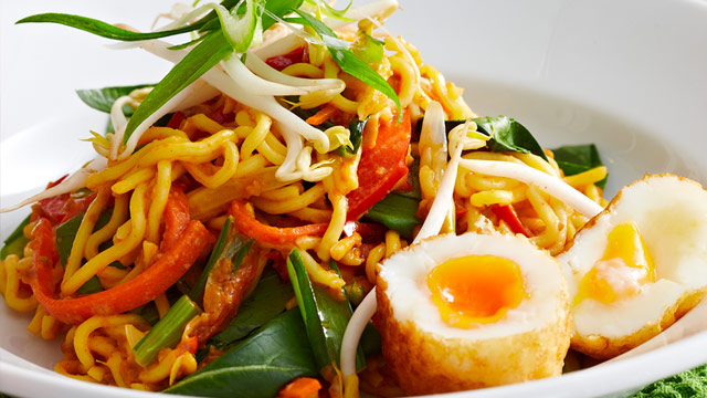 Vegetarian-Singapore-noodles.